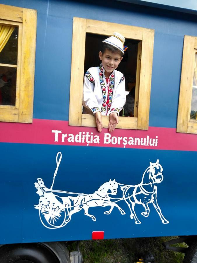 Traditia Borsanului Luaran gambar